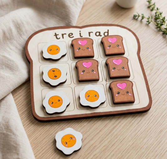Handgjort Tre i Rad i Trä – Rostade Mackor och Stekta Ägg